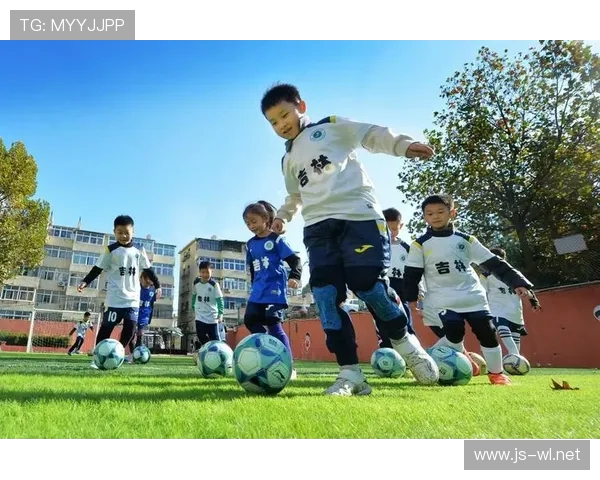 足球训练中的步伐调整与快速反应练习