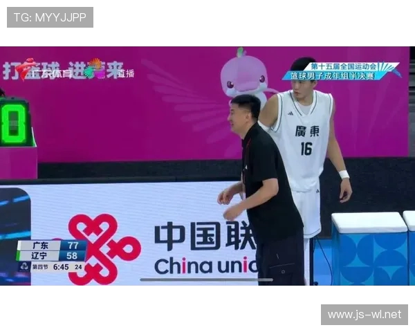 CBA与足球的暖心差距:CBA与足球文化差异与温暖对比 CBA与足球的暖心差距:CBA与足球文化差异与温暖对比