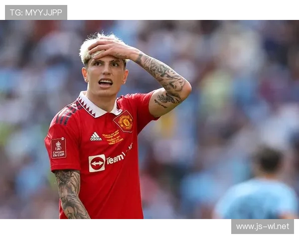 理查兹对加纳乔提出批评呼吁他提升基本功展现决心并加强防守跑动能力